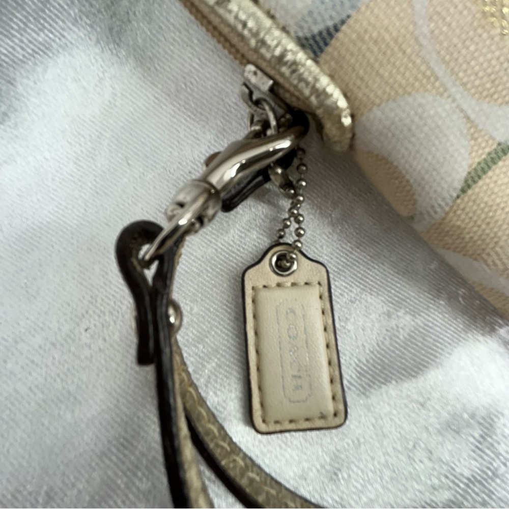 Coach Vintage Wristlet - Picture 9 of 11